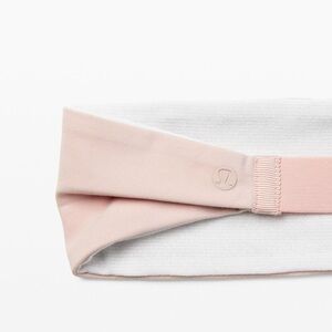Lululemon Fringe Fighter Headband II Pink Mist White Reversible